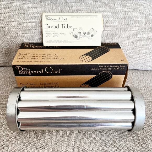 Pampered Chef Scalloped *Retired* Bread Tube Bakeware with Lids & Recipe, NIB! - Picture 7 of 7